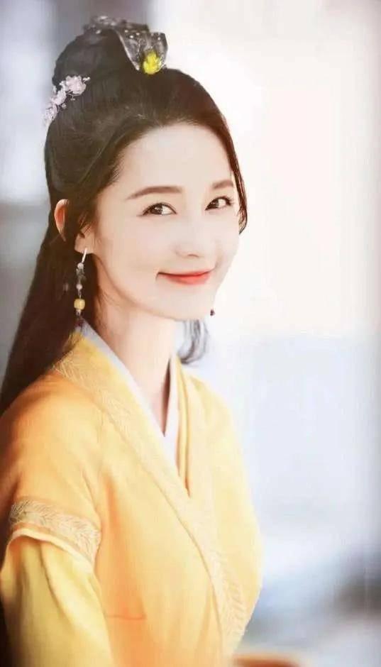 娱乐吃瓜姐李沁是谁,娱乐圈的“吃瓜女王”，揭秘她的星途历程